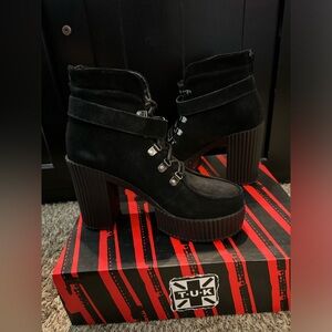 TUK Black Harness Yuni Boot. Size 8.